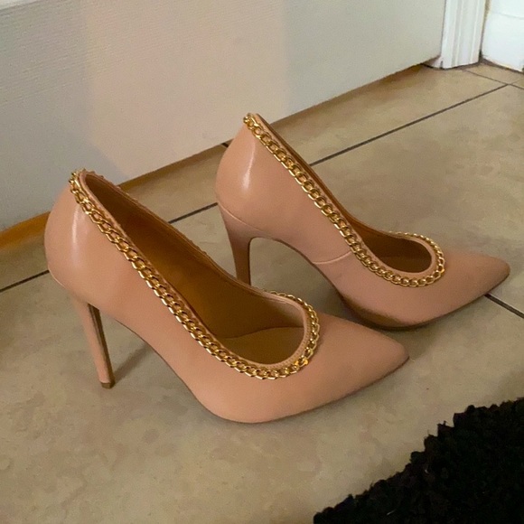 8.5 Nude Heels with Gold chain outline 🤩 - Picture 13 of 15